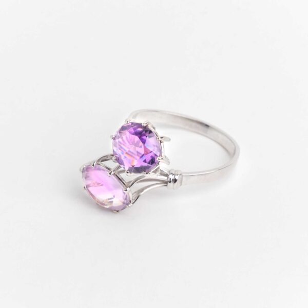 Anillo De Oro Blanco 18 Kt Y Amatistas - Image 2
