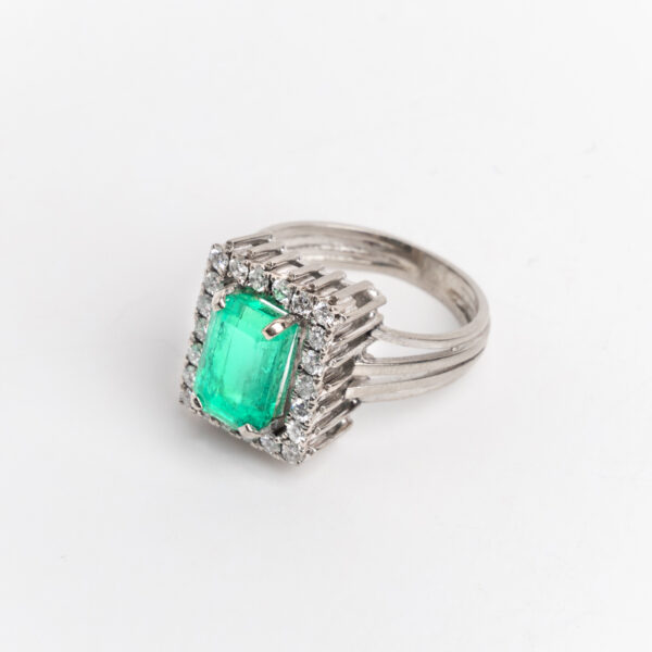 Anillo Dama Platino 950 Esmeralda Y Brillantes - Image 2