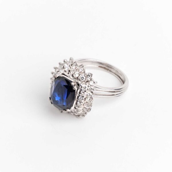 Anillo Oro 18 Kt Zafiro Y Brillantes - Image 2
