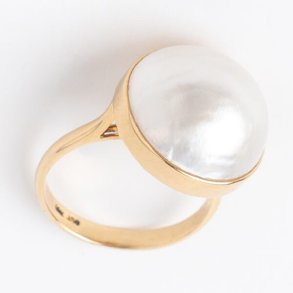 Anillo Oro 18 Kilates Perla Natural Central - Image 3
