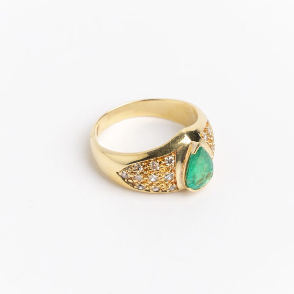 Anillo de Oro 18 Kt Esmeralda Natural y Brillantes - Image 3