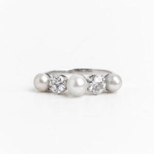 Anillo Platino Cintillo Perlas y Brillantes
