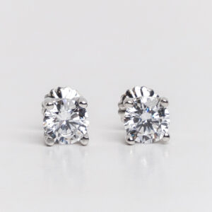 Aros Solitarios Oro Blanco 18 Kt Y Zafiro Blanco