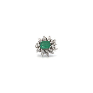 Anillo de oro 18 kt esmeralda natural y brillantes